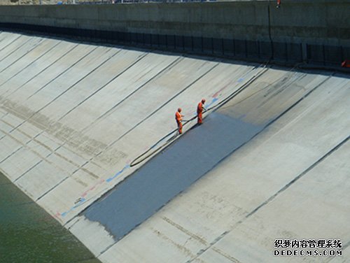 喷涂聚脲设备为堤坝防水施工